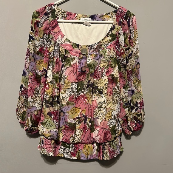 Judy Bond Tops - Beautiful ladies,‎ flower blouse by Judy Bond.
